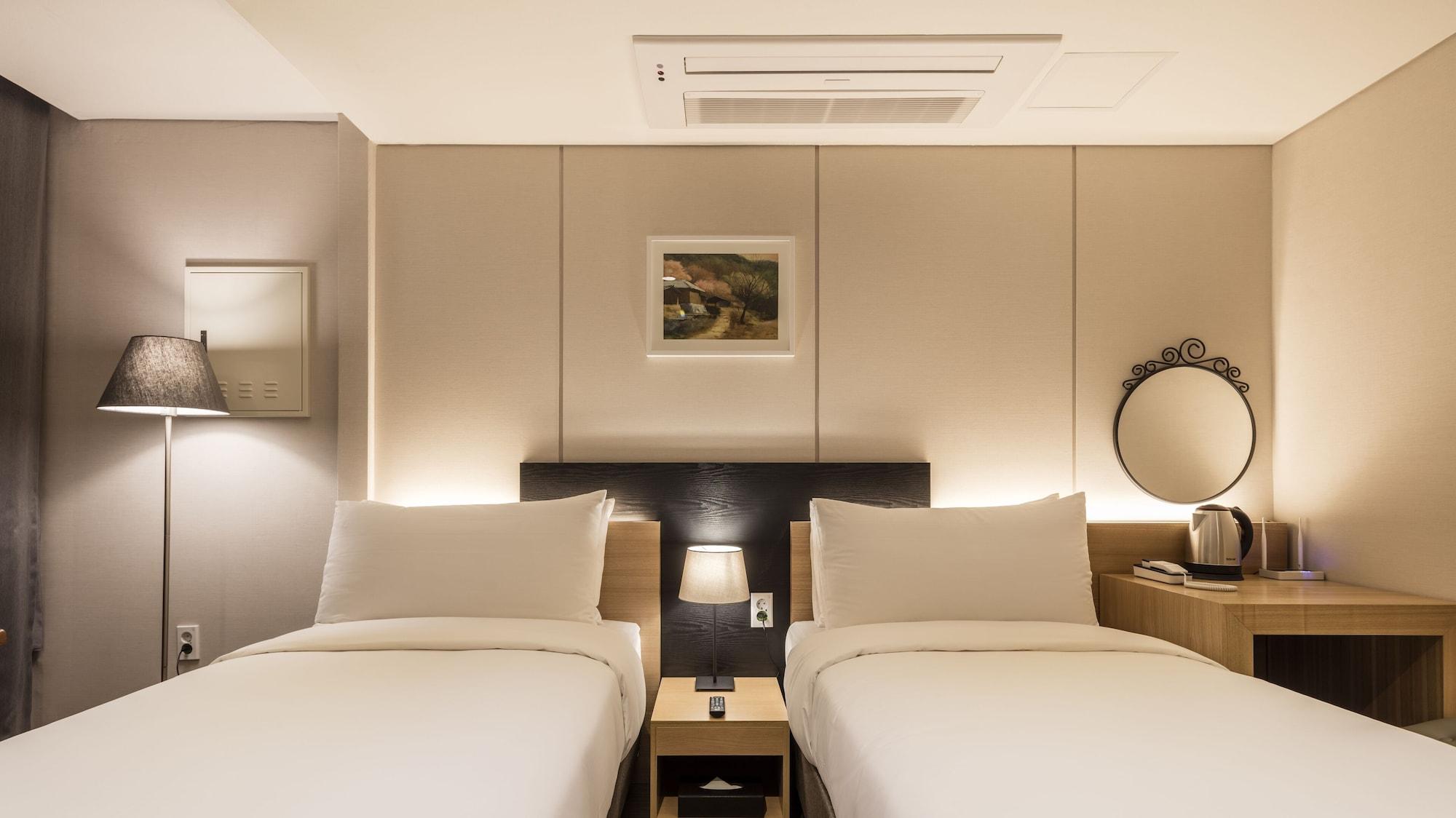 The First Stay Hotel Seoul Exteriör bild