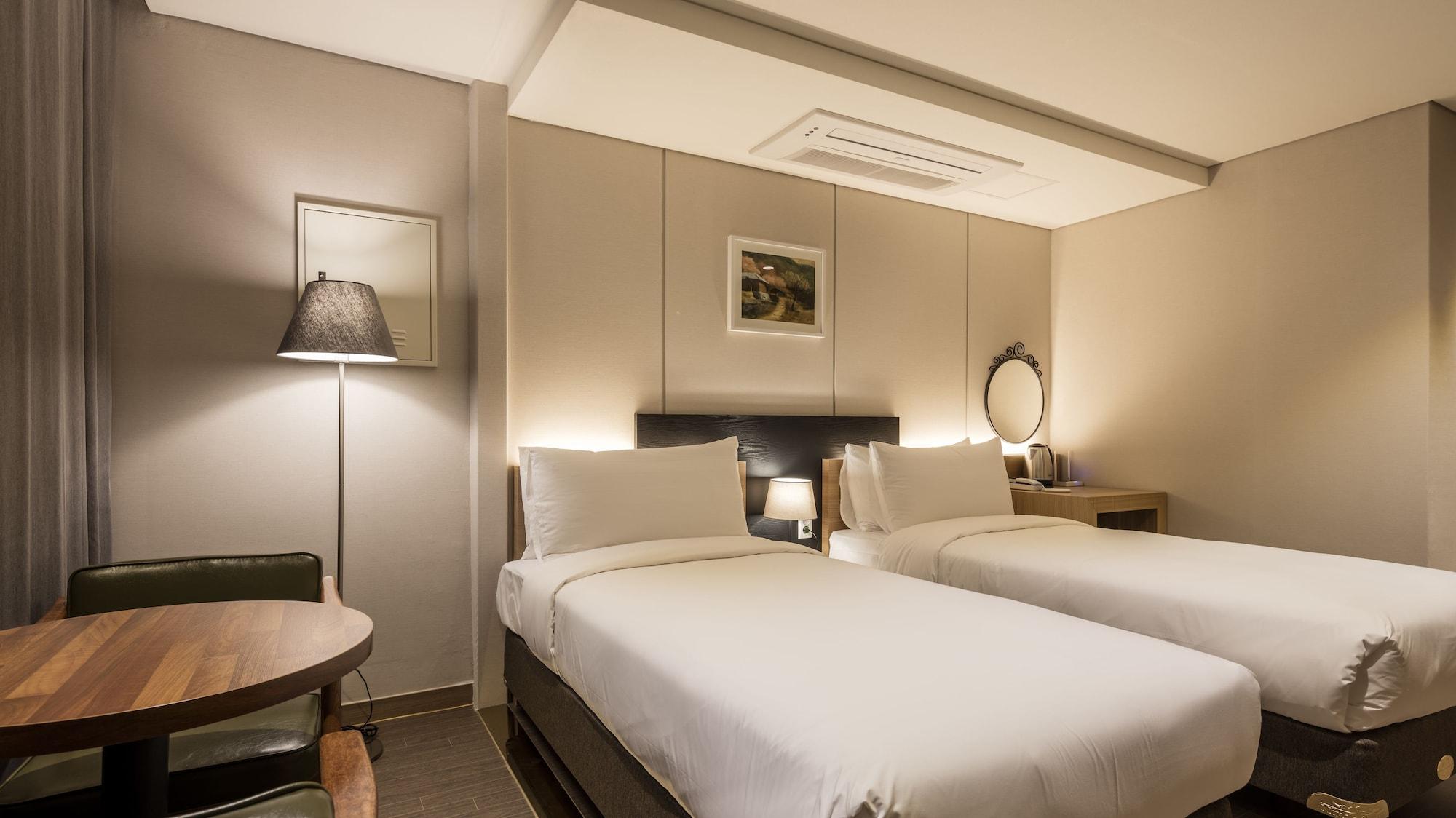 The First Stay Hotel Seoul Exteriör bild